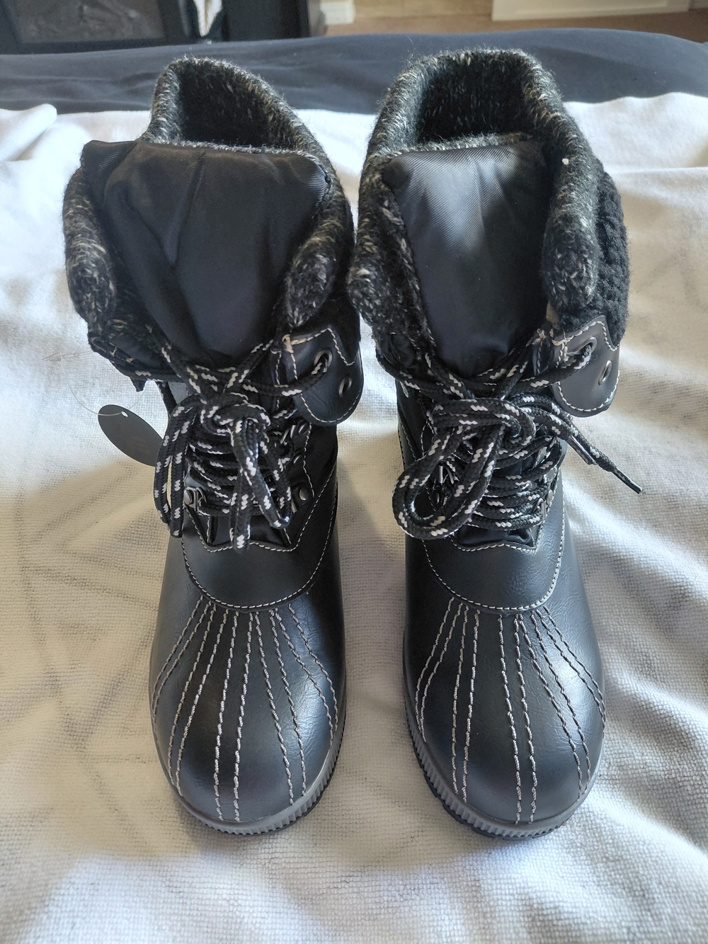 Women's London Fog Black Winter Lace-Up Boots with Faux Fur Collar